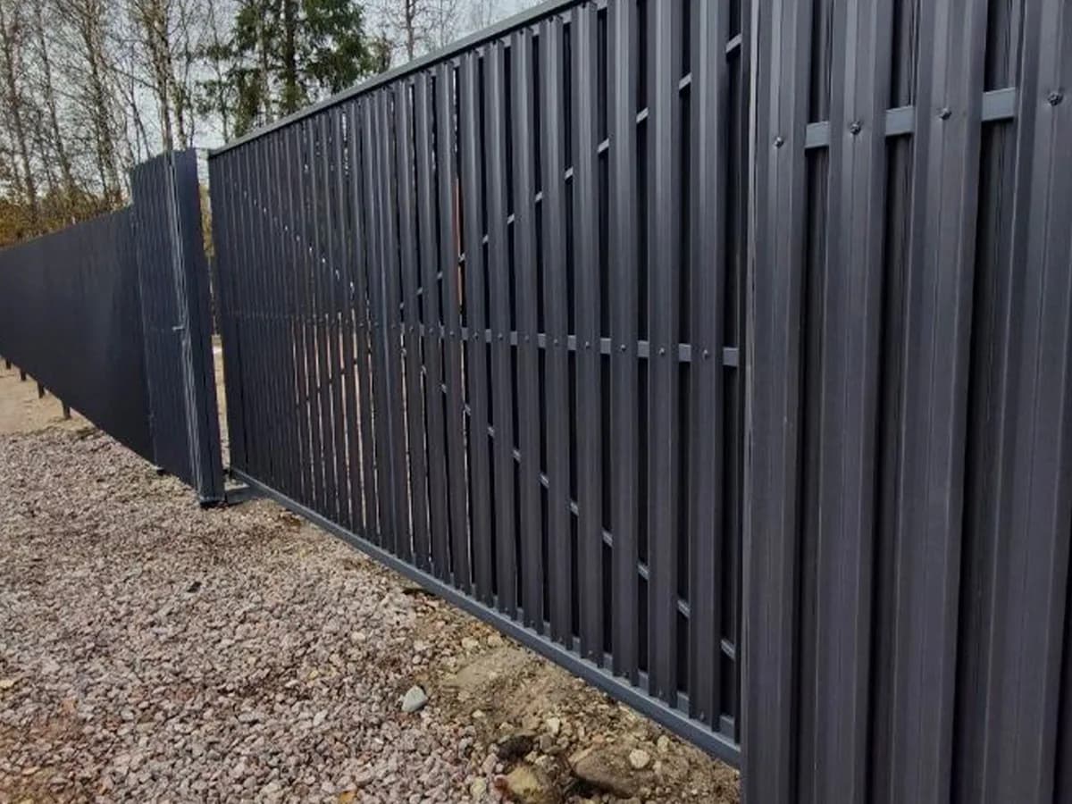 A Fence is the First Thing Your Guests See