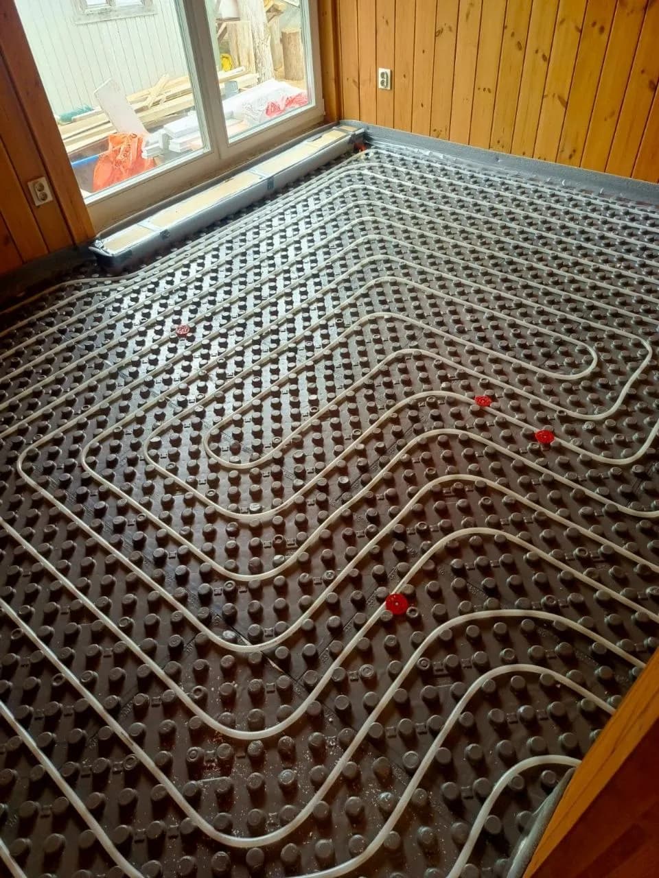 Installation of Hydronic Underfloor Heating in a Frame House 3