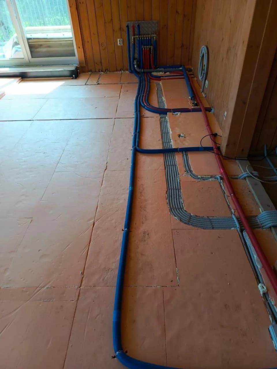 Installation of Hydronic Underfloor Heating in a Frame House 8