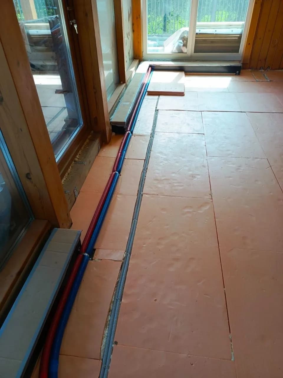 Installation of Hydronic Underfloor Heating in a Frame House 9