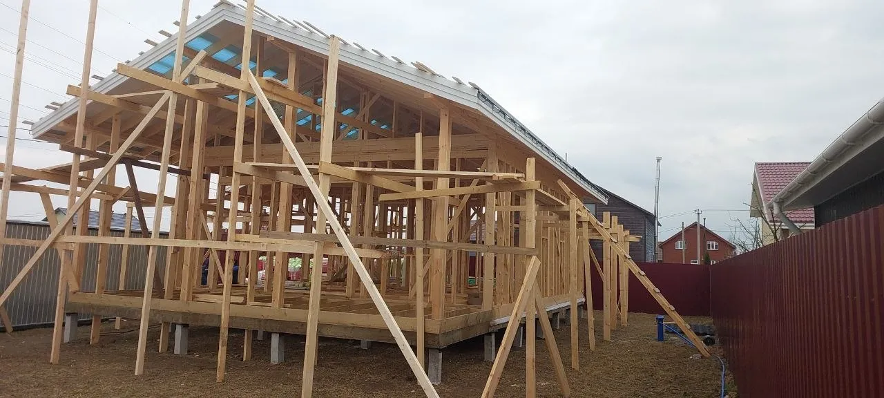 Завершаем тёплый контур каркасного дома 90 м²